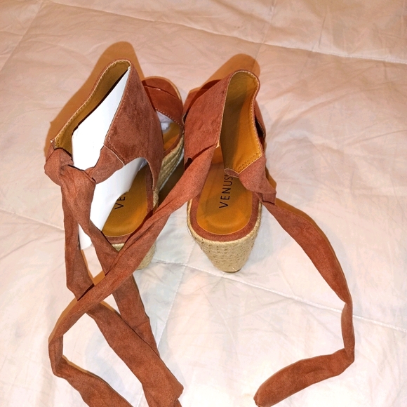 Wedge heel sandal - Picture 2 of 3